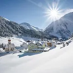 & Alpinhotel Post Hotel Vent