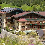 Hotel & Alpinhotel Post 4*