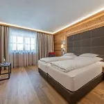 & Alpinhotel Post Hotel 4*