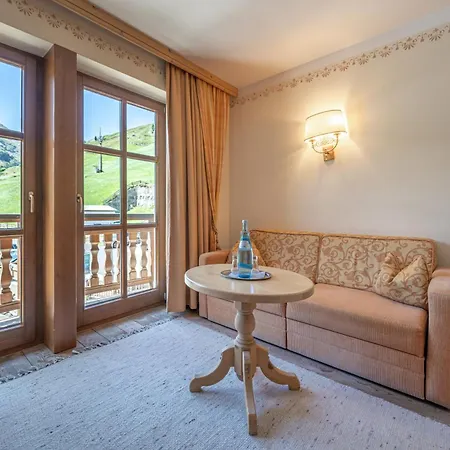 & Alpinhotel Post