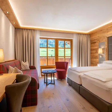 & Alpinhotel Post Hotel 4*