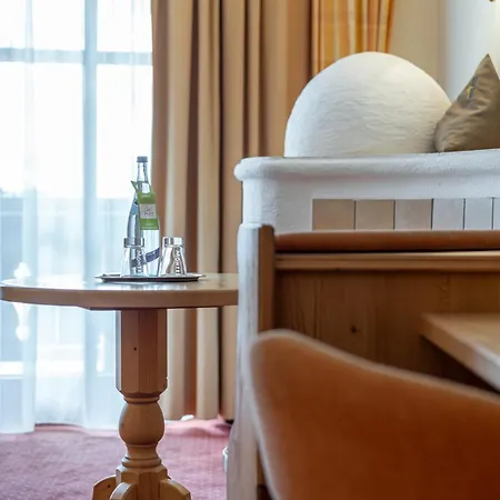 & Alpinhotel Post فندق 4*