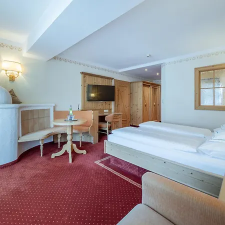 & Alpinhotel Post فندق