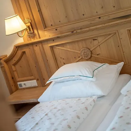 & Alpinhotel Post فندق فنت